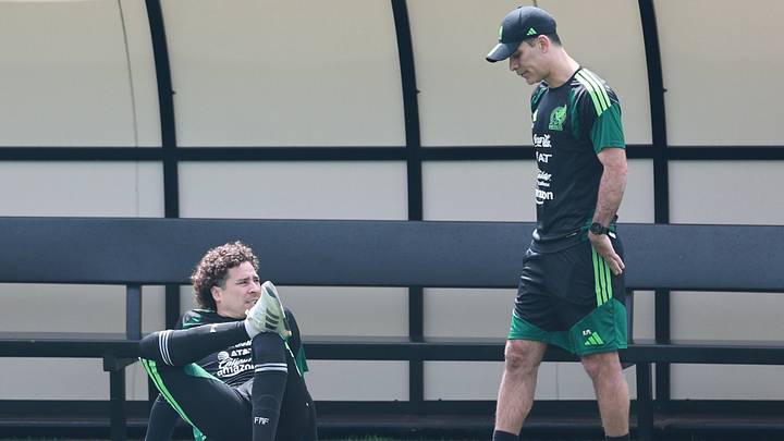 Márquez y Ochoa fueron compañeros de vestidor durante dos décadas, ahora desde posiciones diferentes tratan de ayudar al Vasco para lograr el mejor resultado posible.