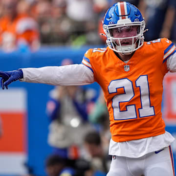 October 26, 2025: Denver Broncos cornerback Riley Moss (21) signals incomplete on a pass to the end zone in the first half of the football game between the Denver Broncos and Dallas Cowboys. 