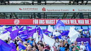 Die Fans der SGS Essen beim Heimspiel gegen den 1. FC Köln.