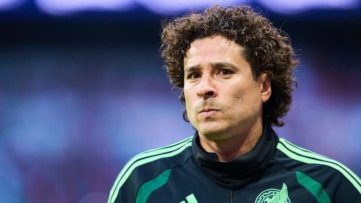 Guillermo Ochoa, en una práctica con México