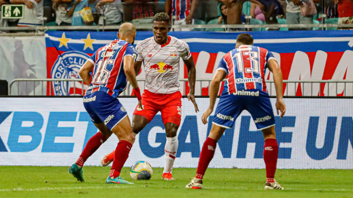 Bragantino e Bahia vivem momentos diferentes na temporada. 