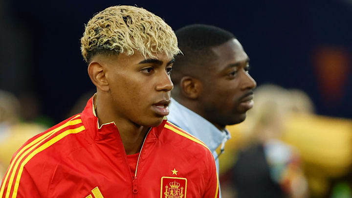 Lamine Yamal et Ousmane Dembélé sont les deux favoris pour le Ballon d'Or 2025. Lamine Yamal et Ousmane Dembélé sont les deux favoris pour le Ballon d'Or 2025.
