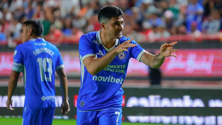 El campeón Cruz Azul se impuso 3-1 al Necaxa en el Estadio Victoria El campeón Cruz Azul se impuso 3-1 al Necaxa en el Estadio Victoria