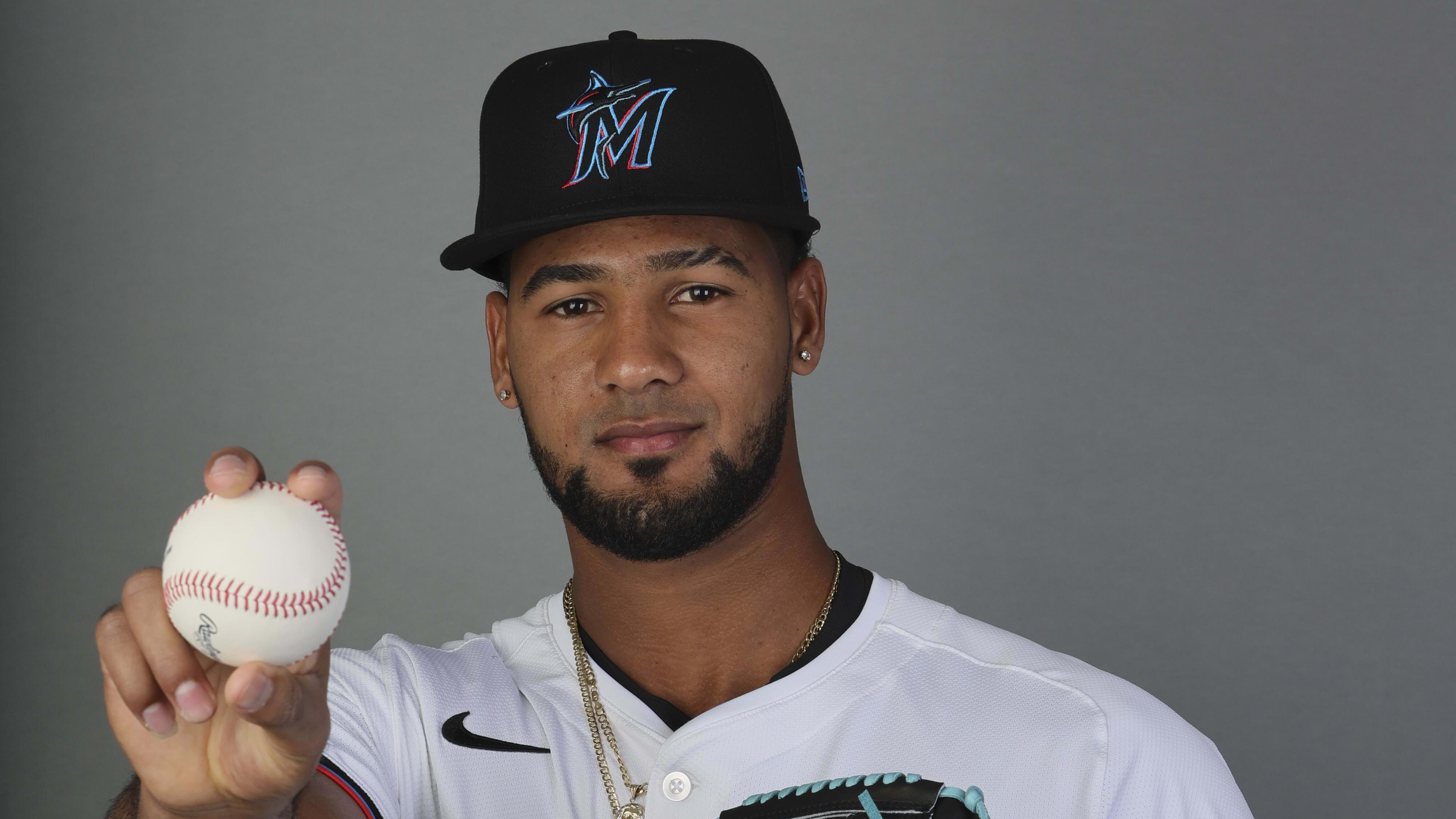 Miami Marlins Call Up Prospect Roddery Muñoz for MLB Debut in Saturday Doubleheader