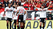 Alternância de desempenho dentro das quatro linhas tem sido a tônica da temporada do São Paulo até aqui 