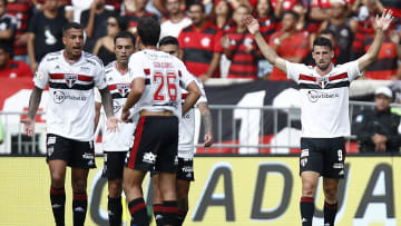 Alternância de desempenho dentro das quatro linhas tem sido a tônica da temporada do São Paulo até aqui 