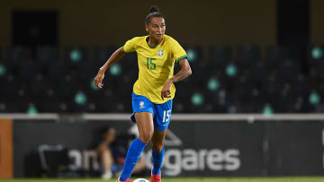 Ex-Corinthians e Santos, Poliana é a nova lateral do Palmeiras 