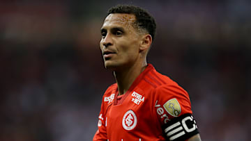 Alan Patrick é o grande pensador do meio-campo colorado