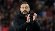 Roberto De Zerbi a même porté un fumigène au milieu des fans.