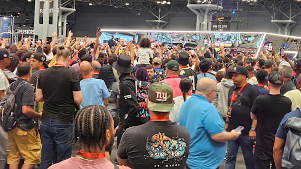 Fanatics Fest crowd around Travis Scott.