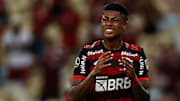 Ainda em processo de recuperação de lesão no joelho, Bruno Henrique vai passar por nova cirurgia. 