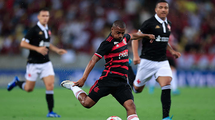 De La Cruz está entre os melhores jogadores do Flamengo em 2024