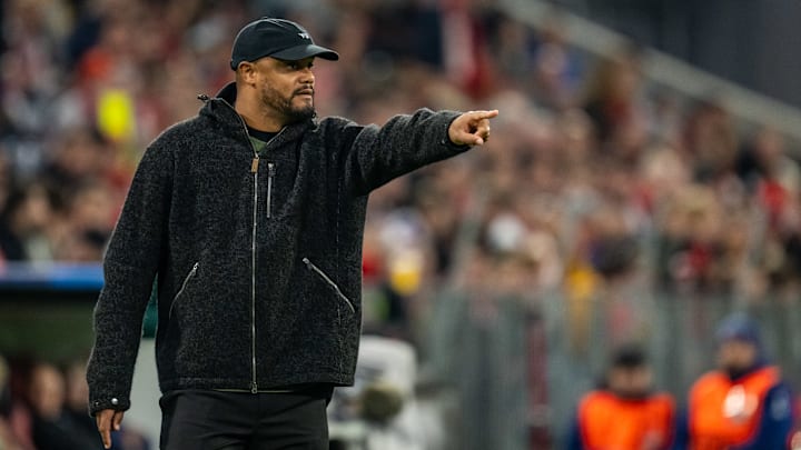 Bayern-Trainer Vincent Kompany am Seitenrand Bayern-Trainer Vincent Kompany am Seitenrand