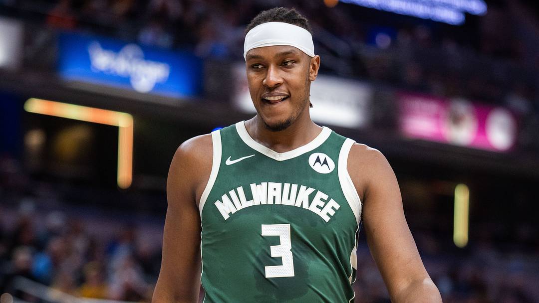 Dec 23, 2025; Indianapolis, Indiana, USA; Milwaukee Bucks center/forward Myles Turner (3) in the first half against the Indiana Pacers at Gainbridge Fieldhouse. Mandatory Credit: Trevor Ruszkowski-Imagn Images Dec 23, 2025; Indianapolis, Indiana, USA; Milwaukee Bucks center/forward Myles Turner (3) in the first half against the Indiana Pacers at Gainbridge Fieldhouse. Mandatory Credit: Trevor Ruszkowski-Imagn Images