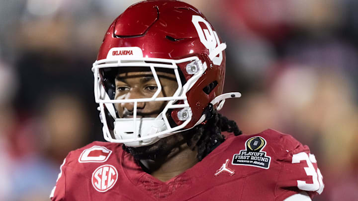 Dec 19, 2025; Norman, OK, USA; Oklahoma Sooners defensive lineman R Mason Thomas (32) against the Alabama Crimson Tide during the CFP National Playoff First Round at Gaylord Family Oklahoma Memorial Stadium. Mandatory Credit: Mark J. Rebilas-Imagn Images