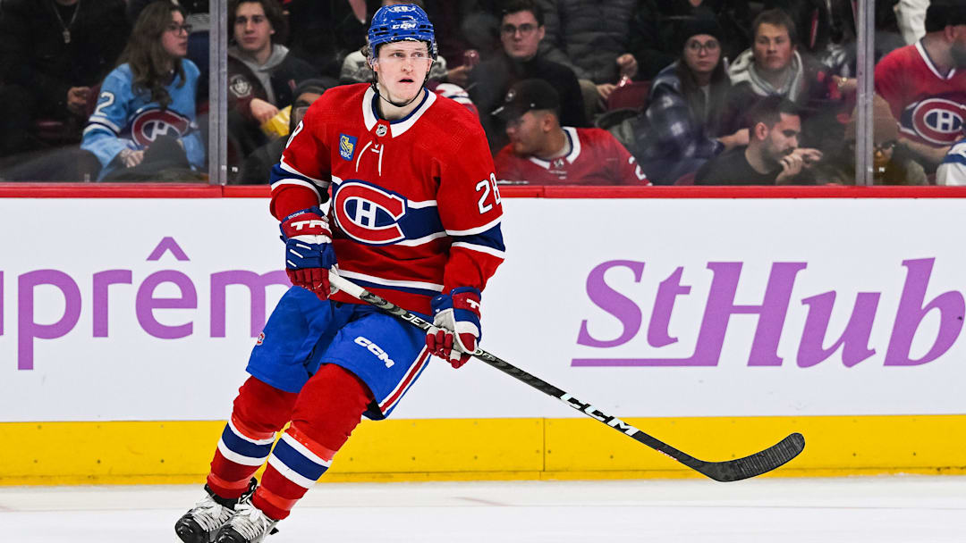 Nov 19, 2022; Montreal, Quebec, CAN; Montreal Canadiens center Christian Dvorak (28) against the Philadelphia Flyers during the second period at Bell Centre. Mandatory Credit: David Kirouac-Imagn Images