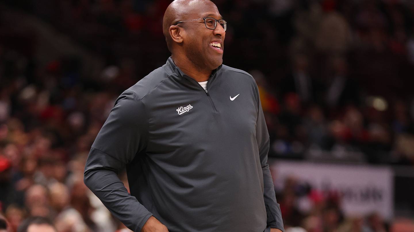 The Kings' Gambit: What the Kings are risking by extending Mike Brown - Vimarsana News