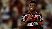 Bruno Henrique, do Flamengo, ainda está se recuperando de séria lesão no joelho.