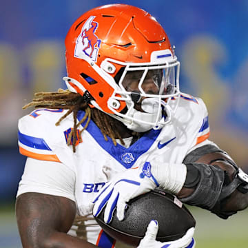 Nov 16, 2024; San Jose, California, USA; Boise State Broncos running back Ashton Jeanty (2) runs the ball against the San Jose State Spartans in the fourth quarter at CEFCU Stadium. Mandatory Credit: Cary Edmondson-Imagn Images