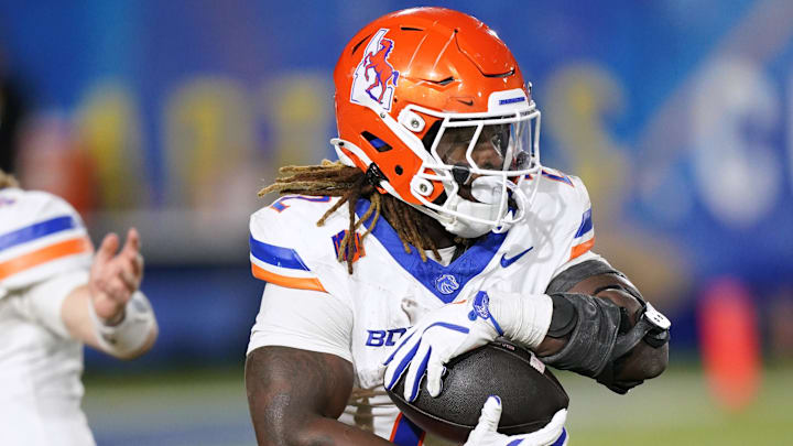 Nov 16, 2024; San Jose, California, USA; Boise State Broncos running back Ashton Jeanty (2) runs the ball against the San Jose State Spartans in the fourth quarter at CEFCU Stadium. Mandatory Credit: Cary Edmondson-Imagn Images Nov 16, 2024; San Jose, California, USA; Boise State Broncos running back Ashton Jeanty (2) runs the ball against the San Jose State Spartans in the fourth quarter at CEFCU Stadium. Mandatory Credit: Cary Edmondson-Imagn Images