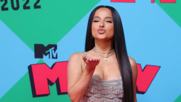 Becky G participó en la ceremonia de premiación de los MTV MIAW 2022 donde ganó el gatito rosa en la categoría Himno Viral