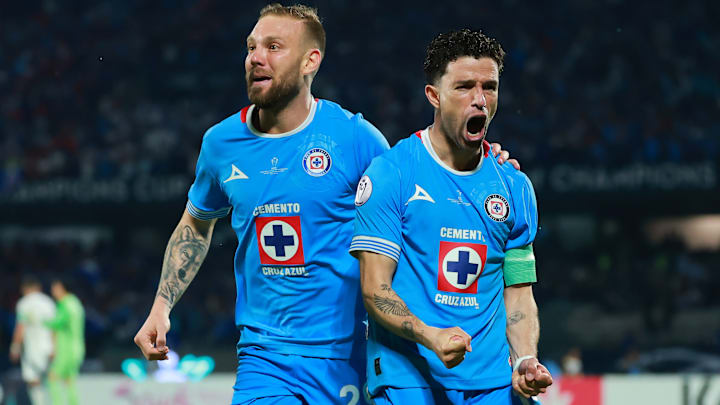 El argentino Carlos Rotondi y el uruguayo Ignacio Rivero festejan el tanto de Cruz Azul sobre Vancouver Whitecaps El argentino Carlos Rotondi y el uruguayo Ignacio Rivero festejan el tanto de Cruz Azul sobre Vancouver Whitecaps