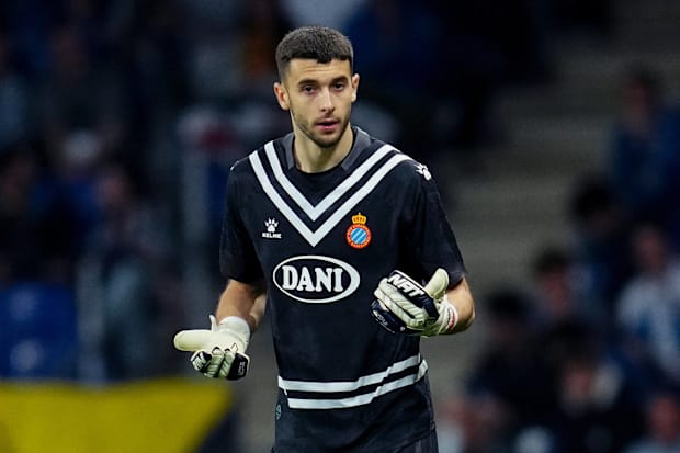 Joan García in action for Espanyol.