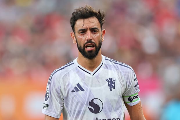 Bruno Fernandes looking dismayed.