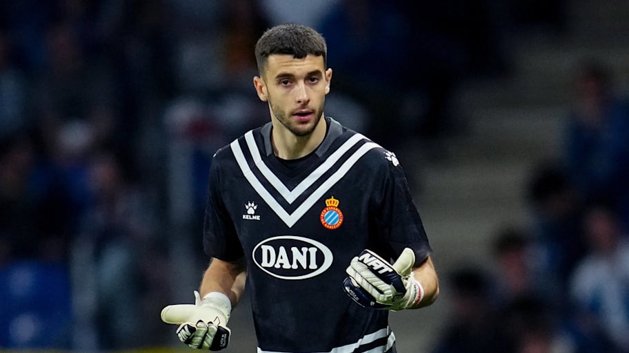 Joan García in action for Espanyol.