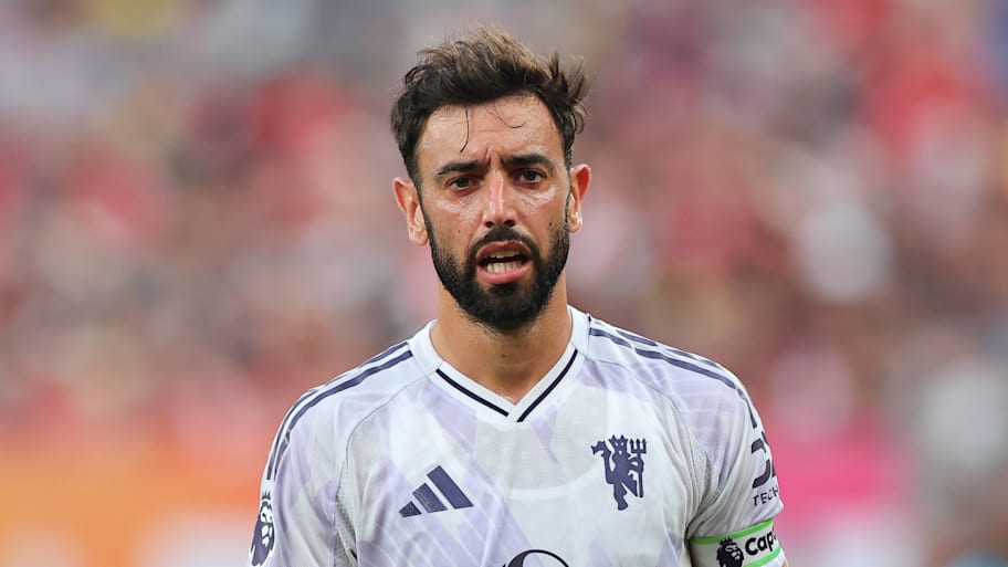 Bruno Fernandes looking dismayed.