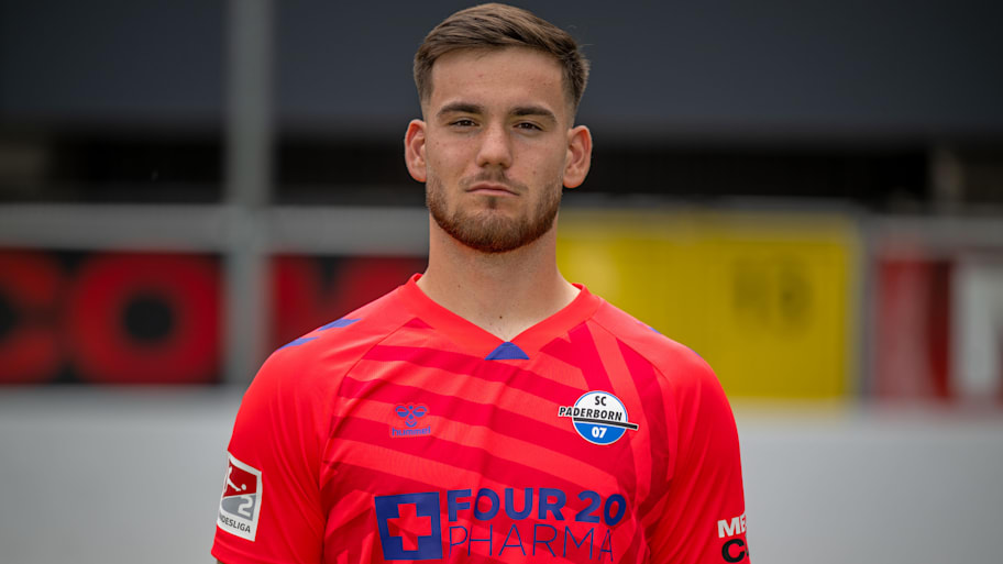 Paderborn 07's Dennis Seimen.