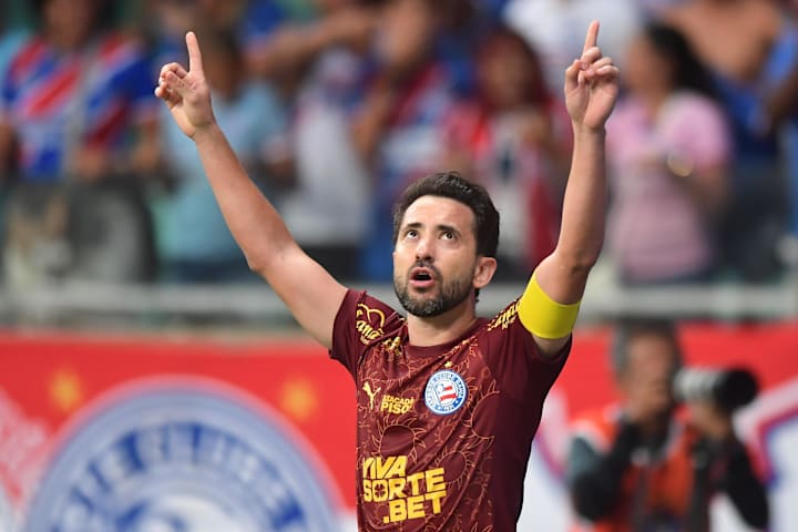 Éverton Ribeiro foi o nome do triunfo do Esquadrão