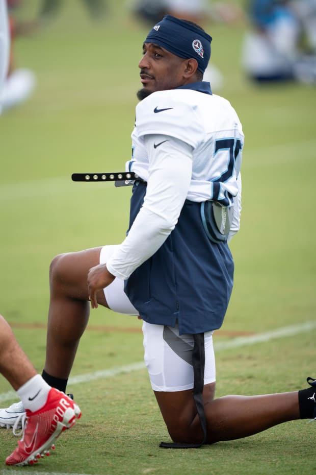 Tennessee Titans safety Quandre Diggs (26) stretches during training camp.