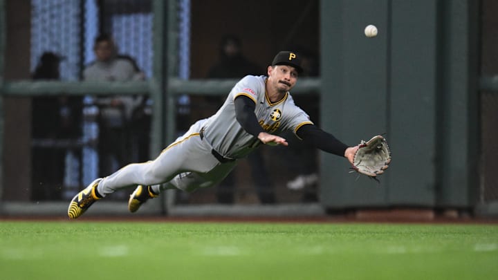Jul 29, 2025; San Francisco, California, USA; Pittsburgh Pirates right fielder Bryan Reynolds (10) catches a fly ball hit by the San Francisco Giants during the fifth inning at Oracle Park. Mandatory Credit: Eakin Howard-Imagn Images