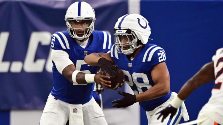 Aug 11, 2024; Indianapolis, Indiana, USA; Indianapolis Colts quarterback Anthony Richardson (5) hands the ball off to Indianapolis Colts running back Jonathan Taylor (28) during the first quarter against the Denver Broncos at Lucas Oil Stadium. Mandatory Credit: Marc Lebryk-USA TODAY Sports