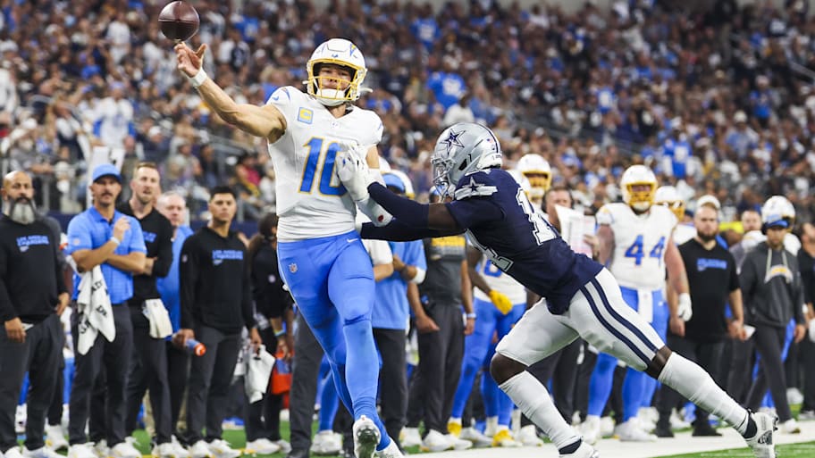 Justin Herbert led the Chargers to a 34–17 win over the Cowboys.