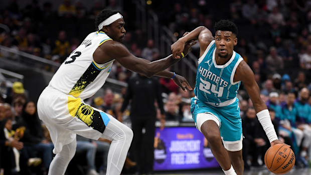 The Charlotte Hornets Brandon Miller (24) striker goes to the basket against the Indiana Pacers Forward Pascal Siakam (43)