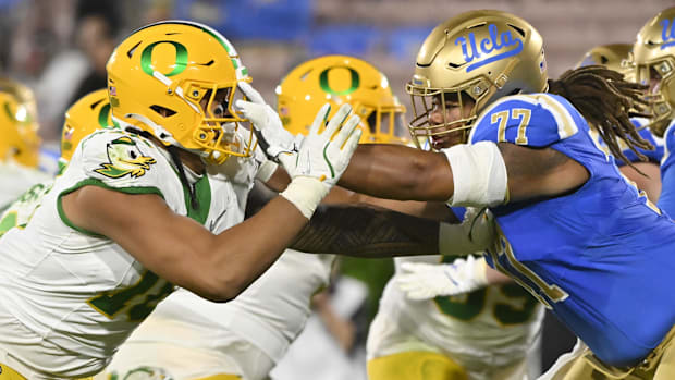 Sep 28, 2024; Pasadena, California, USA; Oregon Ducks defensive end Matayo Uiagalelei (10) and UCLA Bruins offensive lineman 