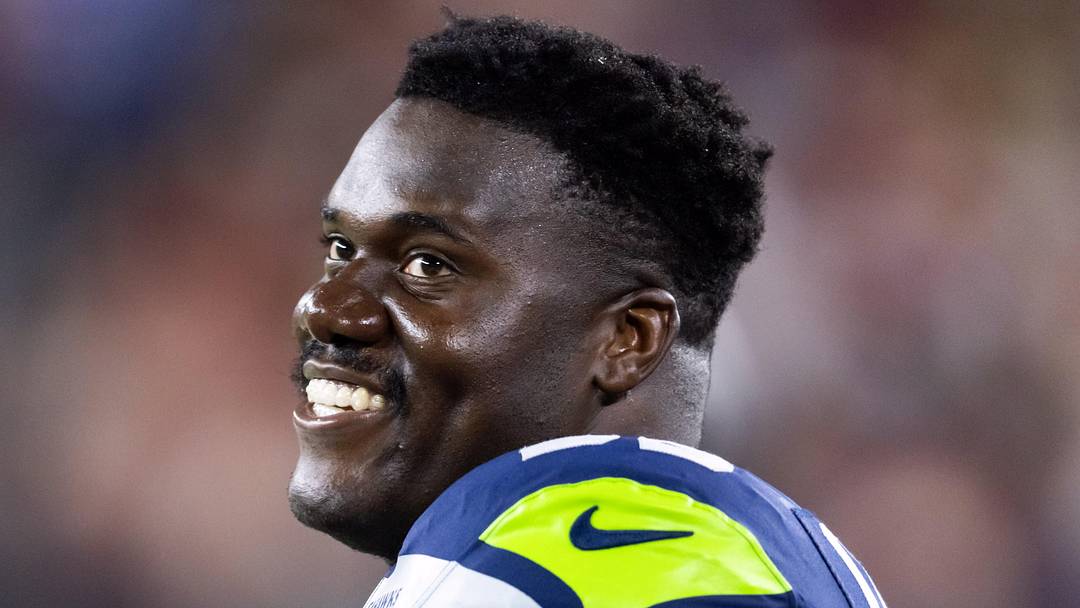 Seattle Seahawks center Olu Oluwatimi 