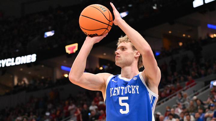 Mar 22, 2026; St. Louis, MO, USA; Kentucky Wildcats guard Collin Chandler (5) shoots during the second half against the Iowa State Cyclones during a second round game of the men's 2026 NCAA Tournament at Enterprise Center. Mandatory Credit: Jeff Curry-Imagn Images