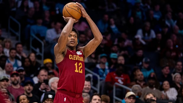 De'Andre shoots a three-point basket 