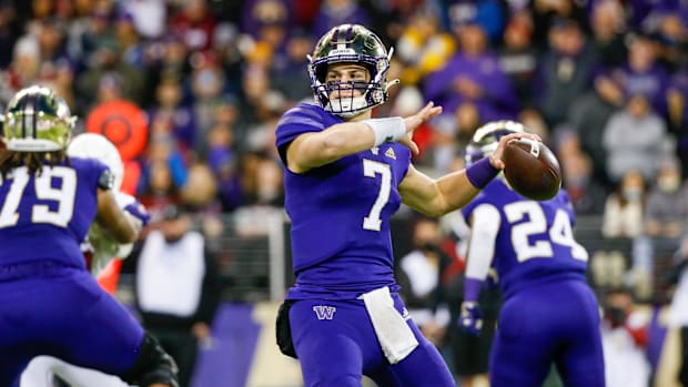 Nov 26, 2021; Seattle, Washington, USA; Washington Huskies quarterback Sam Huard (7) passes against the Washington State Coug