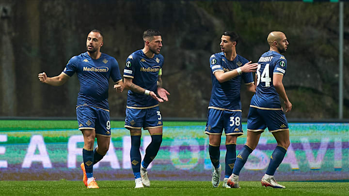 Arthur Cabral (e) marcou dois gols na vitória da Fiorentina sobre o Braga