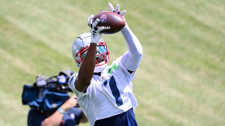 New England Patriots wide receiver JuJu Smith-Schuster (7) makes a catch at minicamp at Gillette Stadium in Foxborough, Mass., on June 12, 2024. 