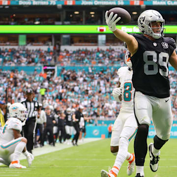 Nov 17, 2024; Miami Gardens, Florida, USA; Las Vegas Raiders tight end Brock Bowers (89) runs with the football for a touchdown against the Miami Dolphins during the third quarter at Hard Rock Stadium. Mandatory Credit: Sam Navarro-Imagn Images