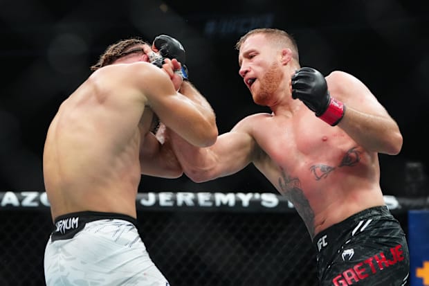 Justin Gaethje punches Rafael Fiziev at UFC 313