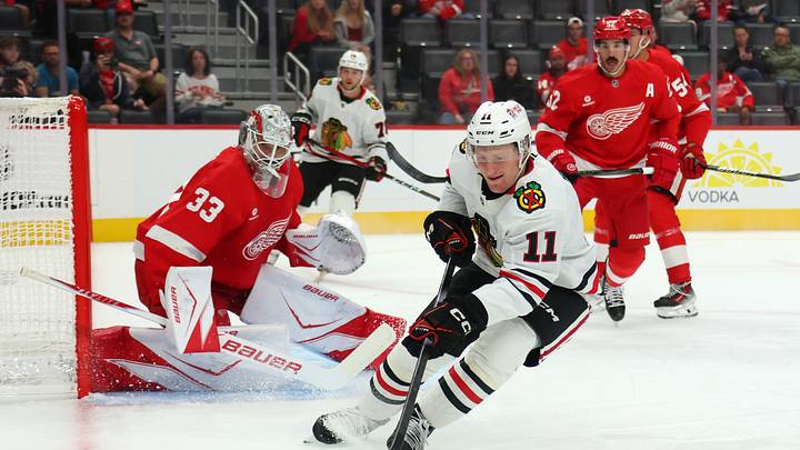 Chicago Blackhawks v Detroit Red Wings