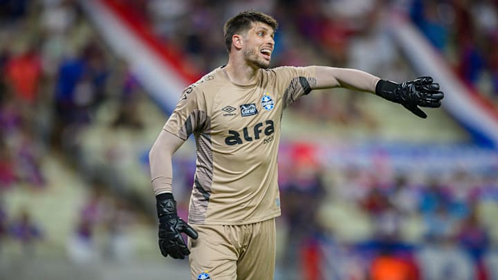 Tiago Volpi negocia sua saída do Grêmio
