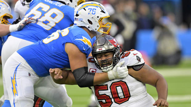 Chargers offensive tackle Joe Alt