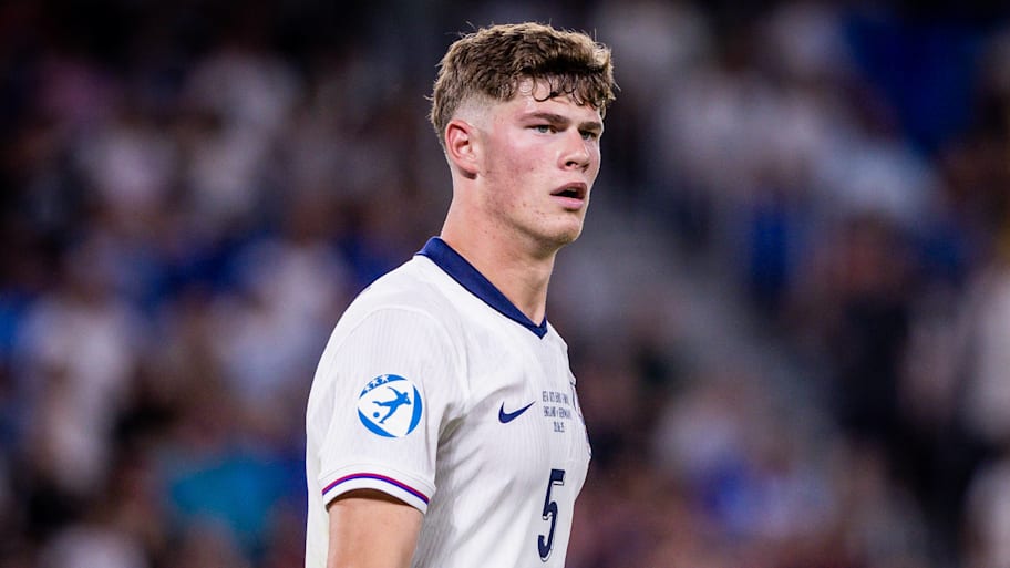 Charlie Cresswell has been linked with several Premier League clubs. | IMAGO / Branislav Racko